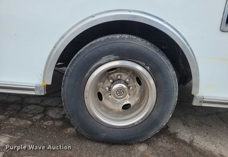 image for item NO9992 2010 Ford E350 ambulance