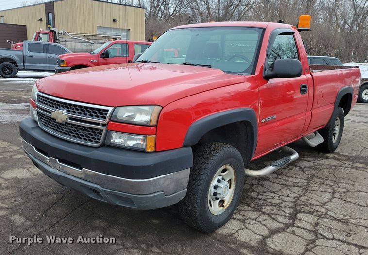 image for item NO9996 2005 Chevrolet 2500HD Silverado pickup truck