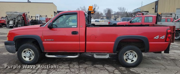 image for item NO9996 2005 Chevrolet 2500HD Silverado pickup truck