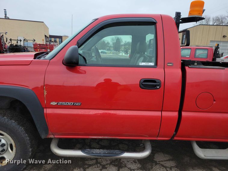 image for item NO9996 2005 Chevrolet 2500HD Silverado pickup truck