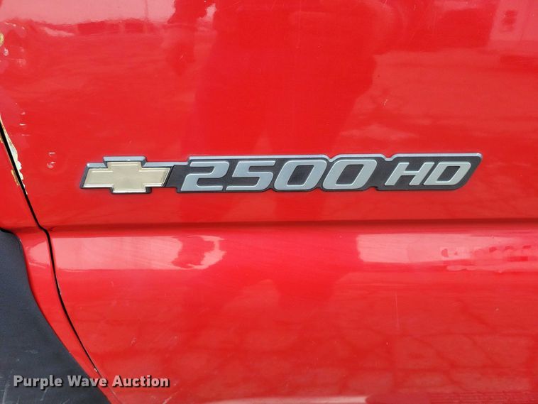 image for item NO9996 2005 Chevrolet 2500HD Silverado pickup truck