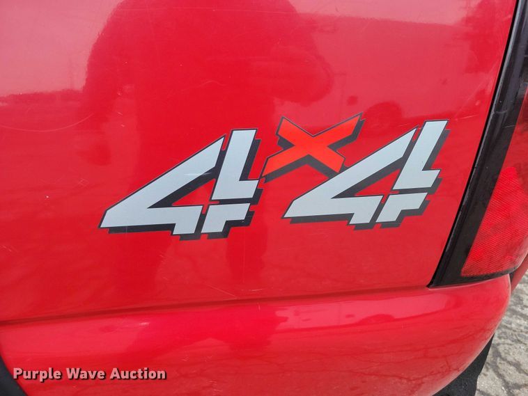 image for item NO9996 2005 Chevrolet 2500HD Silverado pickup truck