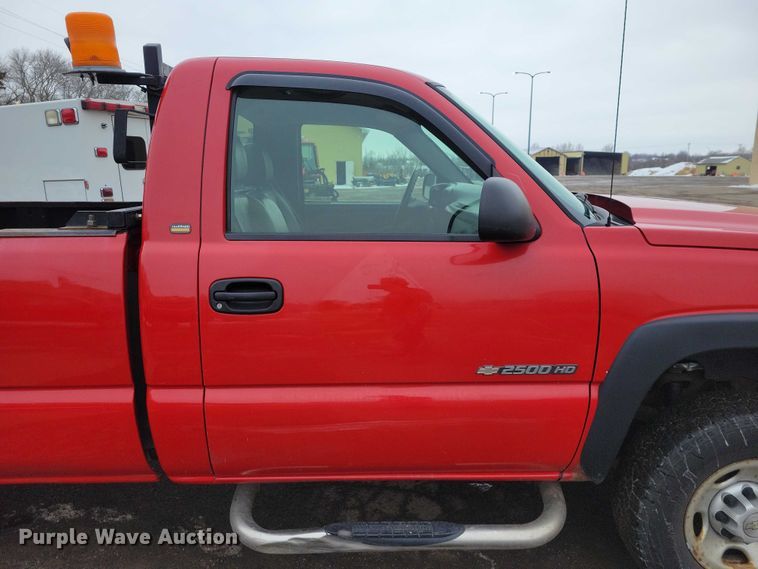 image for item NO9996 2005 Chevrolet 2500HD Silverado pickup truck