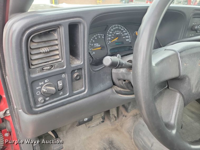 image for item NO9996 2005 Chevrolet 2500HD Silverado pickup truck