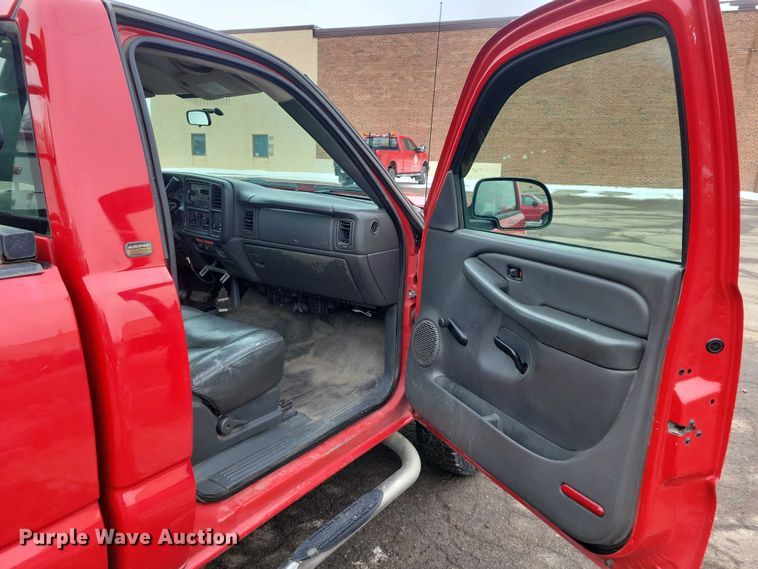 image for item NO9996 2005 Chevrolet 2500HD Silverado pickup truck