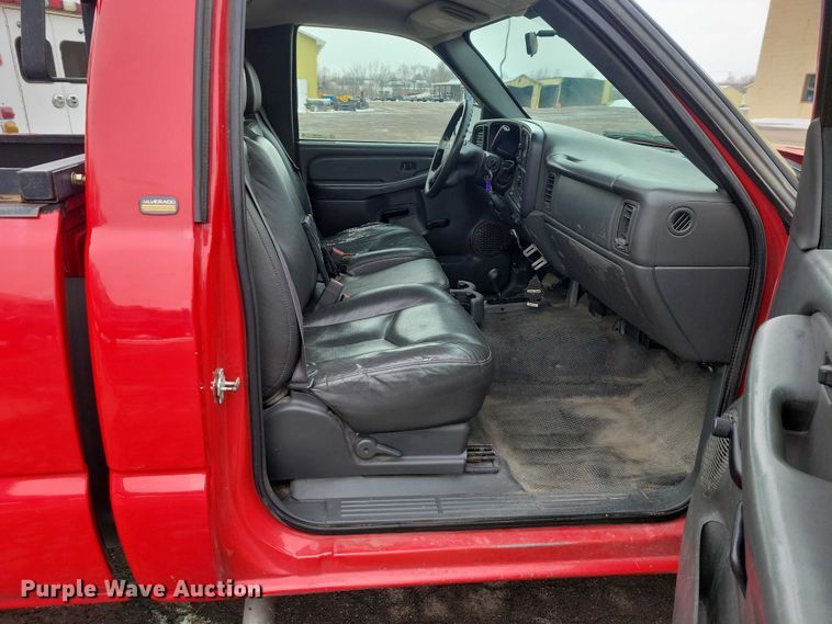 image for item NO9996 2005 Chevrolet 2500HD Silverado pickup truck