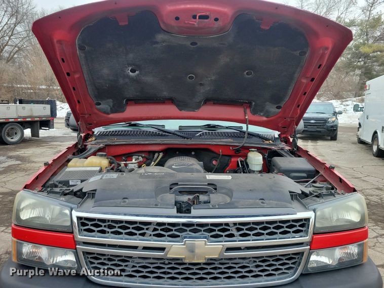 image for item NO9996 2005 Chevrolet 2500HD Silverado pickup truck