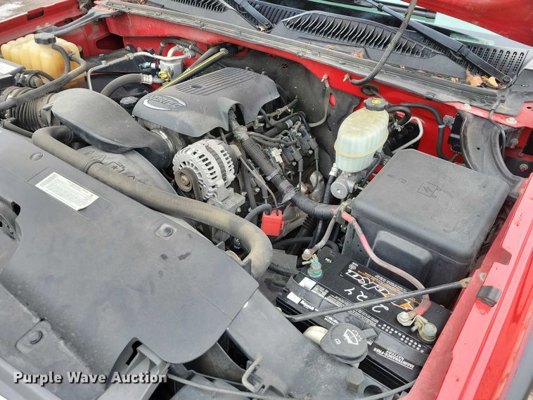 image for item NO9996 2005 Chevrolet 2500HD Silverado pickup truck