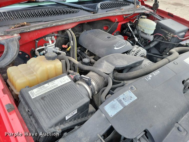 image for item NO9996 2005 Chevrolet 2500HD Silverado pickup truck