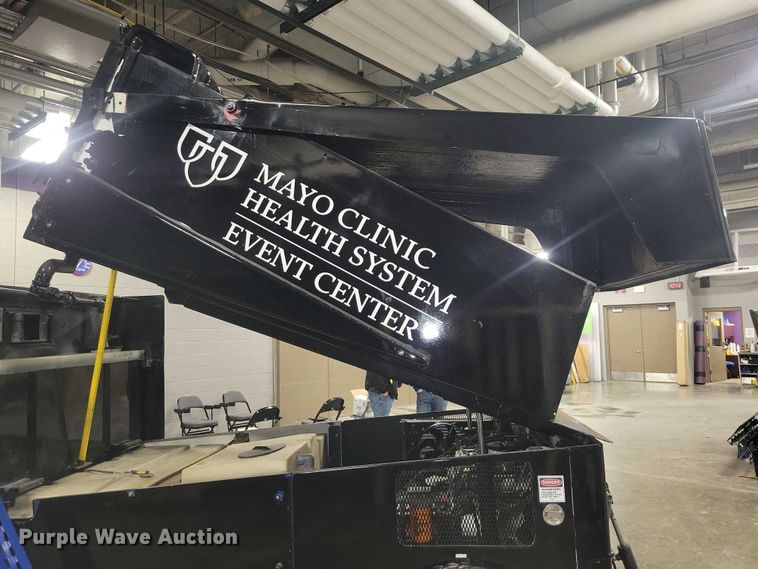 image for item NO9997 1995 Zamboni 500 ice resurfacer