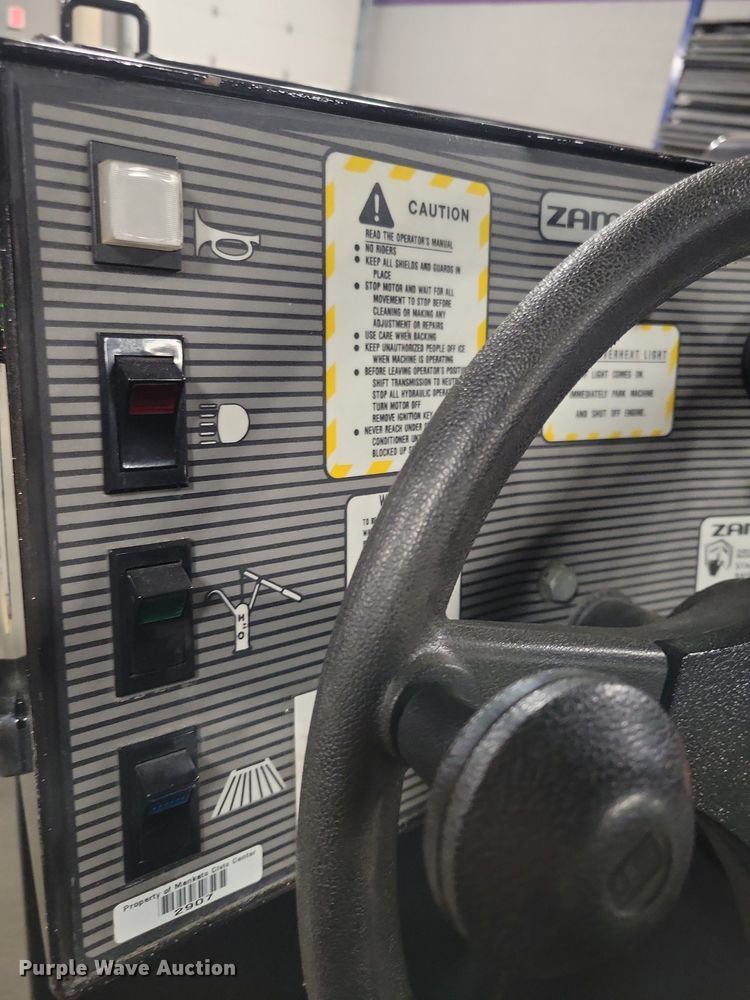 image for item NO9997 1995 Zamboni 500 ice resurfacer