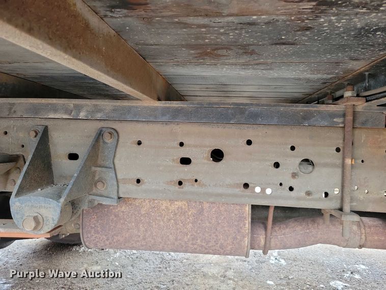 image for item NO9998 2000 Ford F450 Super Duty XL Crew Cab flatbed truck