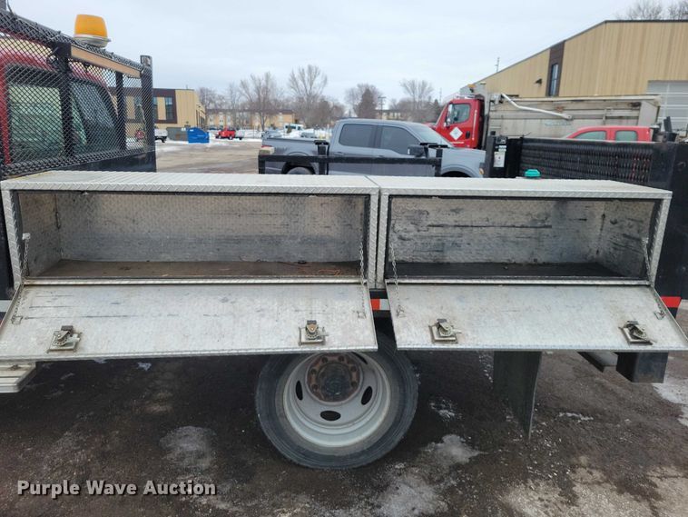 image for item NO9998 2000 Ford F450 Super Duty XL Crew Cab flatbed truck