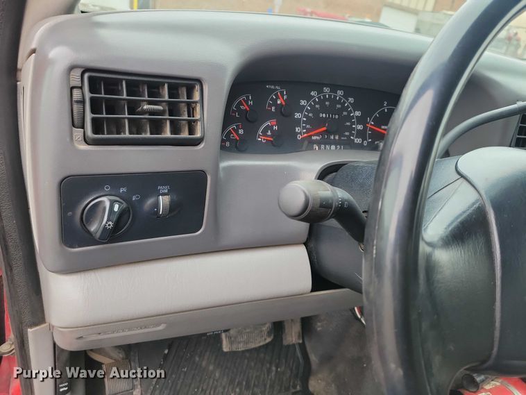 image for item NO9998 2000 Ford F450 Super Duty XL Crew Cab flatbed truck