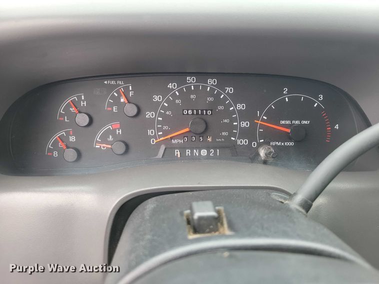 image for item NO9998 2000 Ford F450 Super Duty XL Crew Cab flatbed truck