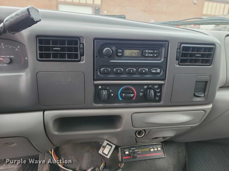 image for item NO9998 2000 Ford F450 Super Duty XL Crew Cab flatbed truck