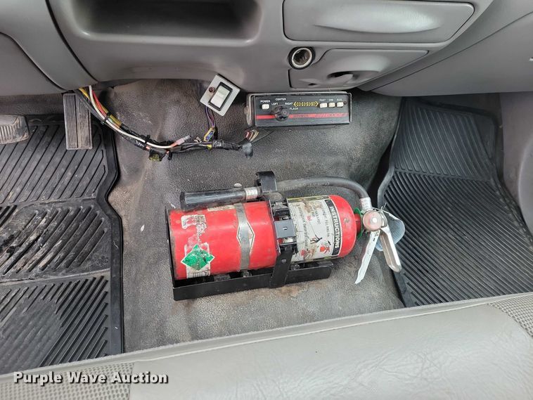 image for item NO9998 2000 Ford F450 Super Duty XL Crew Cab flatbed truck