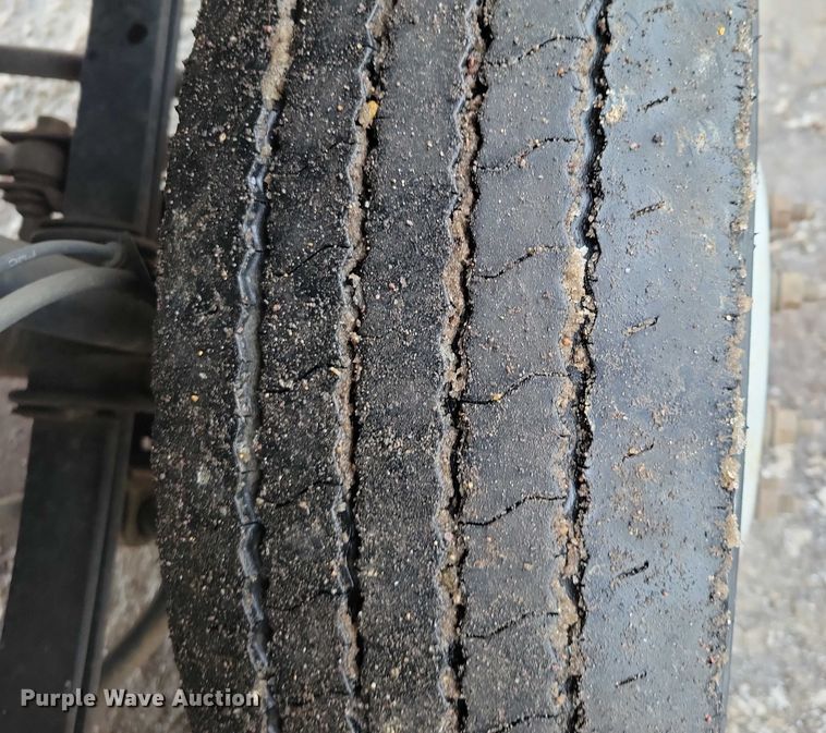 image for item NO9998 2000 Ford F450 Super Duty XL Crew Cab flatbed truck