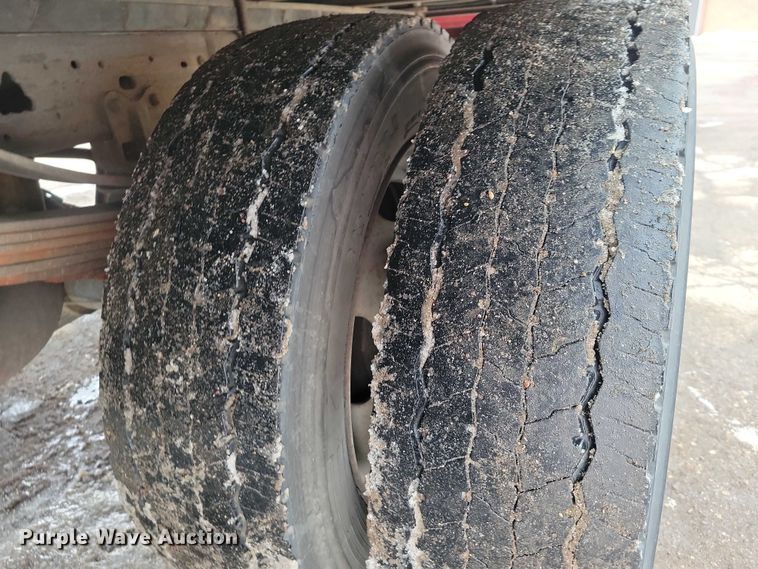 image for item NO9998 2000 Ford F450 Super Duty XL Crew Cab flatbed truck