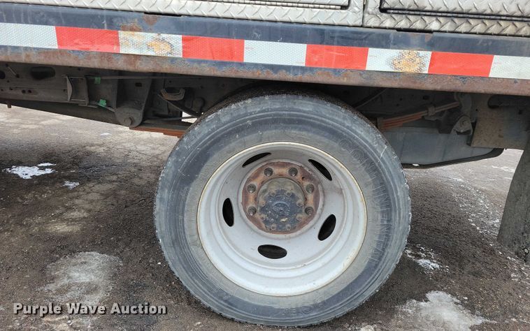 image for item NO9998 2000 Ford F450 Super Duty XL Crew Cab flatbed truck