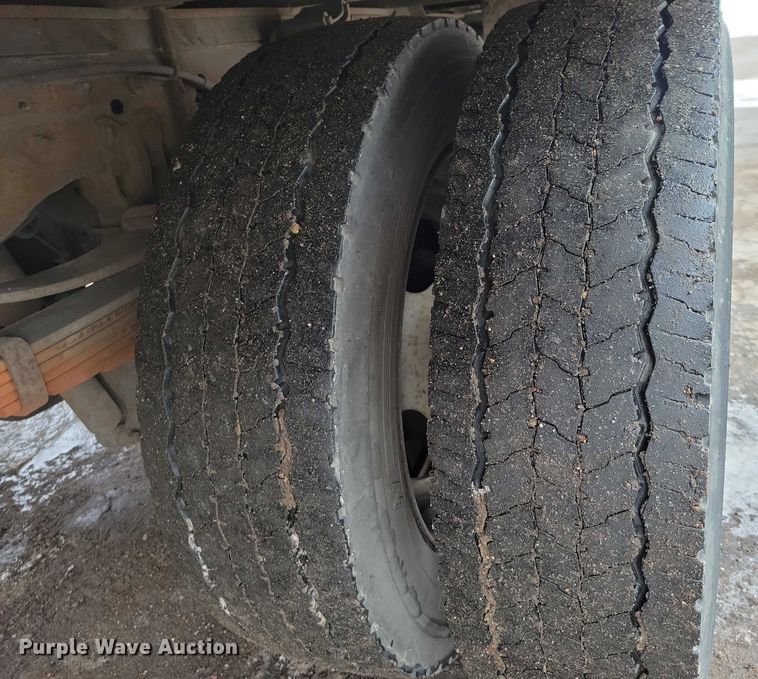 image for item NO9998 2000 Ford F450 Super Duty XL Crew Cab flatbed truck