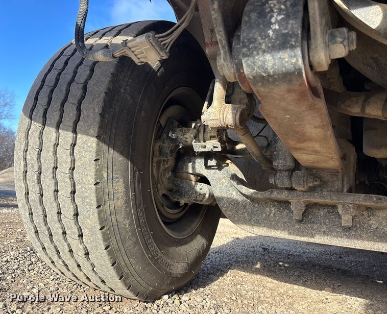 image for item OE9377 2005 International 7600 dump truck