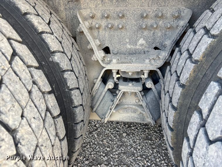 image for item OE9377 2005 International 7600 dump truck