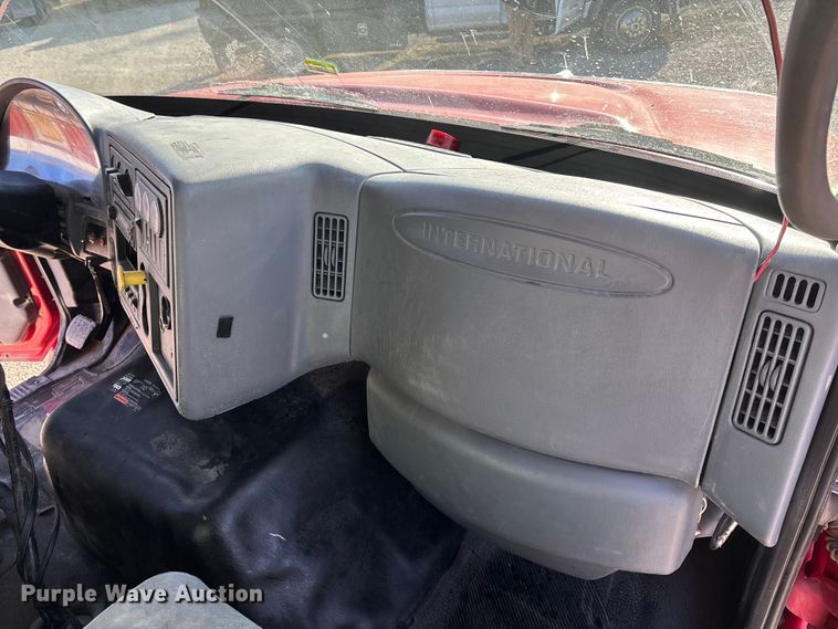 image for item OE9377 2005 International 7600 dump truck