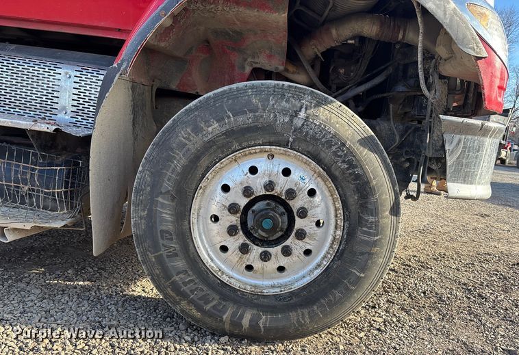 image for item OE9377 2005 International 7600 dump truck