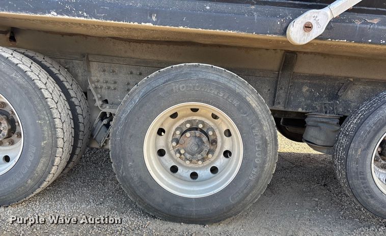 image for item OE9377 2005 International 7600 dump truck