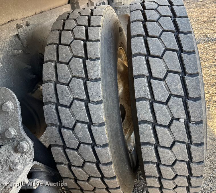 image for item OE9377 2005 International 7600 dump truck