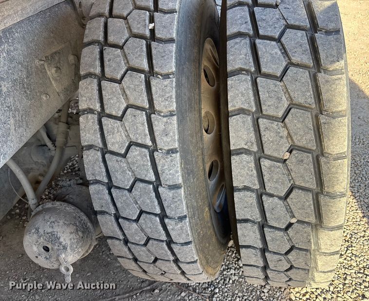 image for item OE9377 2005 International 7600 dump truck