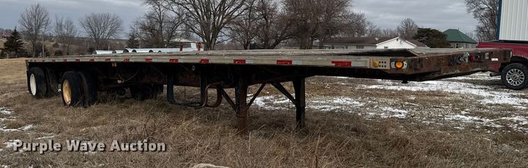 image for item OE9510 1993 Utility Trailer Manufacturer flatbed trailer