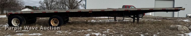 image for item OE9510 1993 Utility Trailer Manufacturer flatbed trailer