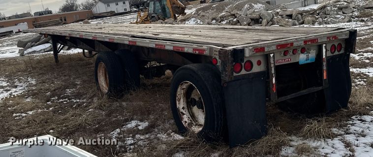 image for item OE9510 1993 Utility Trailer Manufacturer flatbed trailer