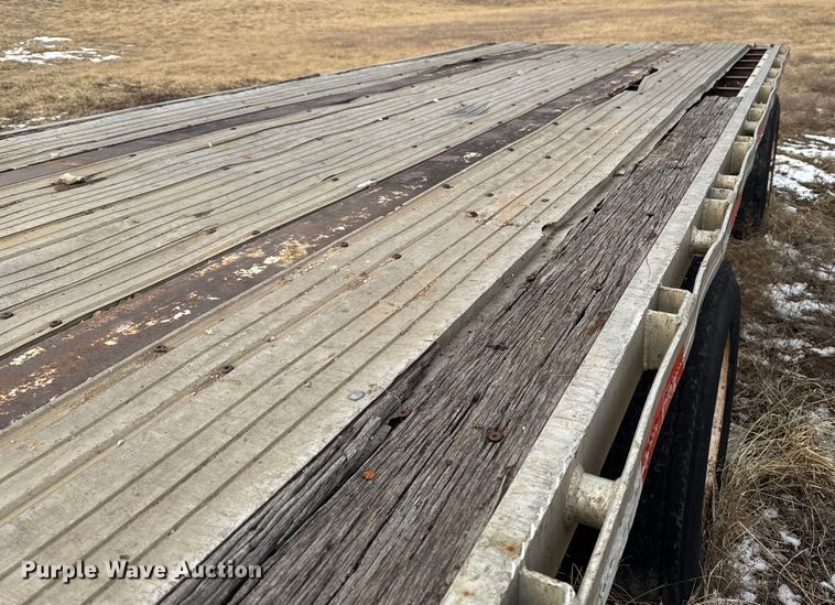 image for item OE9510 1993 Utility Trailer Manufacturer flatbed trailer