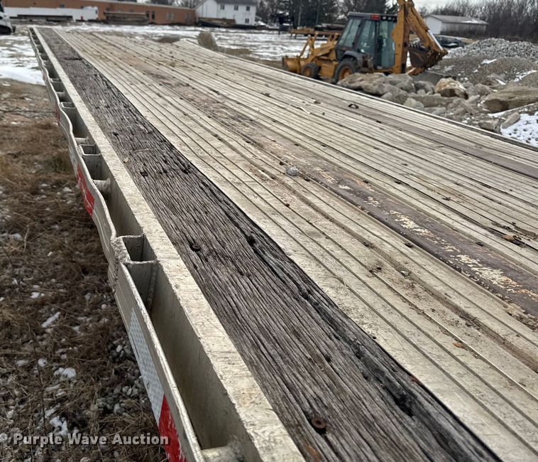 image for item OE9510 1993 Utility Trailer Manufacturer flatbed trailer