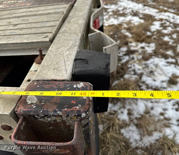 image for item OE9510 1993 Utility Trailer Manufacturer flatbed trailer