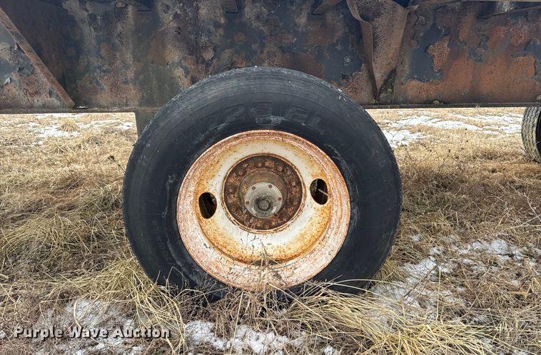 image for item OE9510 1993 Utility Trailer Manufacturer flatbed trailer