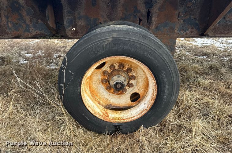 image for item OE9510 1993 Utility Trailer Manufacturer flatbed trailer