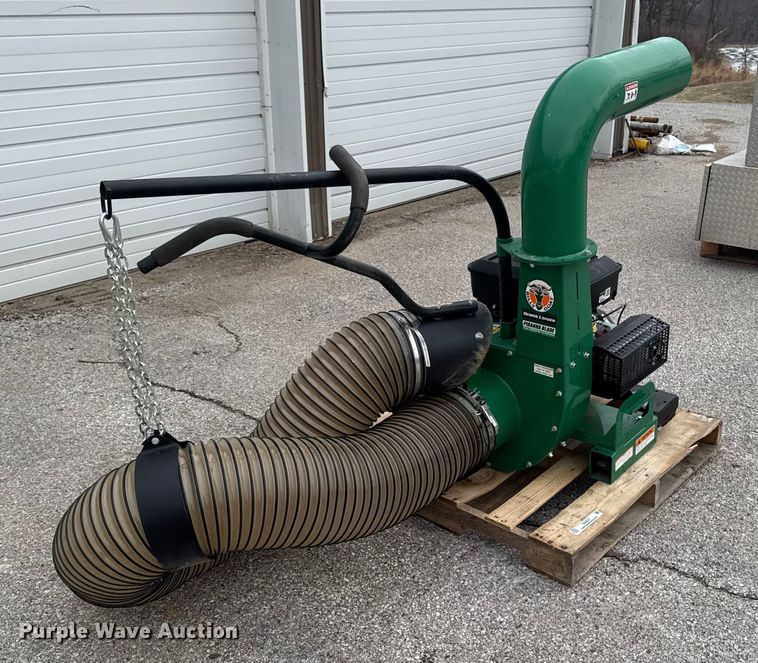 image for item OE9527 Billy Goat DL1801VE debris vacuum