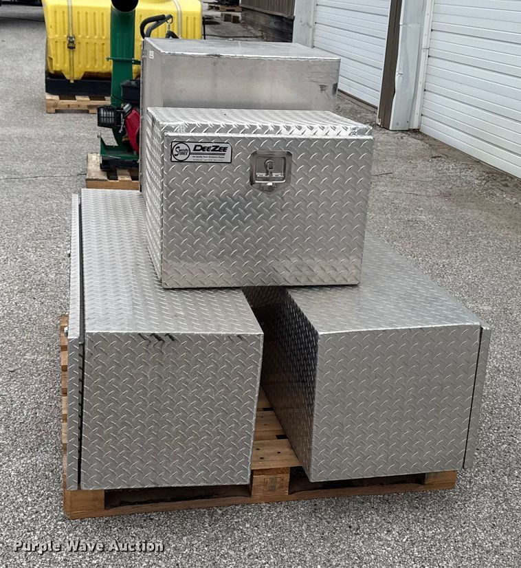 image for item OE9528 (4) toolboxes