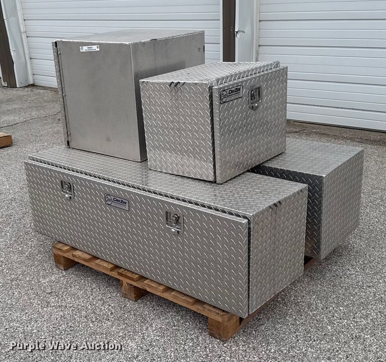 image for item OE9528 (4) toolboxes