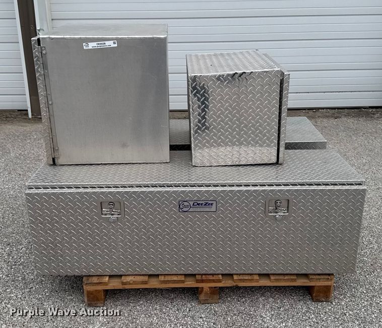 image for item OE9528 (4) toolboxes