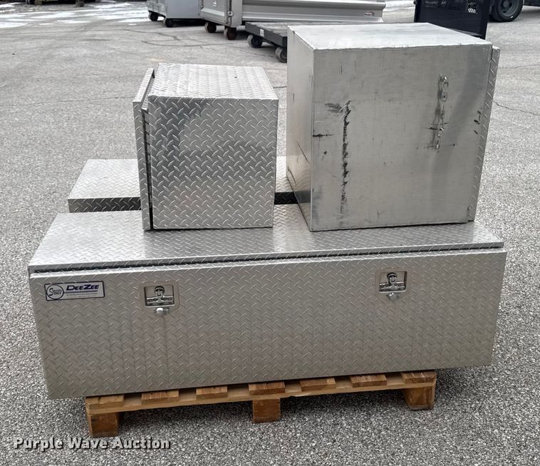 image for item OE9528 (4) toolboxes