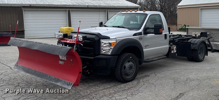 image for item OE9529 2016 Ford F550 Super Duty hook lift truck