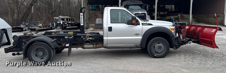 image for item OE9529 2016 Ford F550 Super Duty hook lift truck