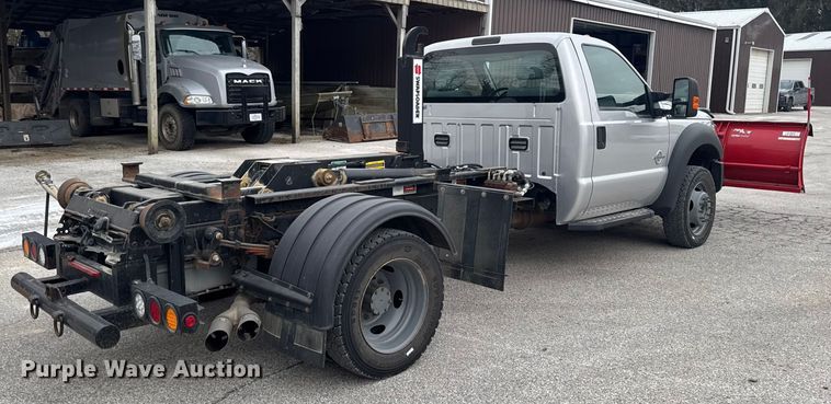 image for item OE9529 2016 Ford F550 Super Duty hook lift truck