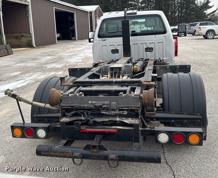 image for item OE9529 2016 Ford F550 Super Duty hook lift truck