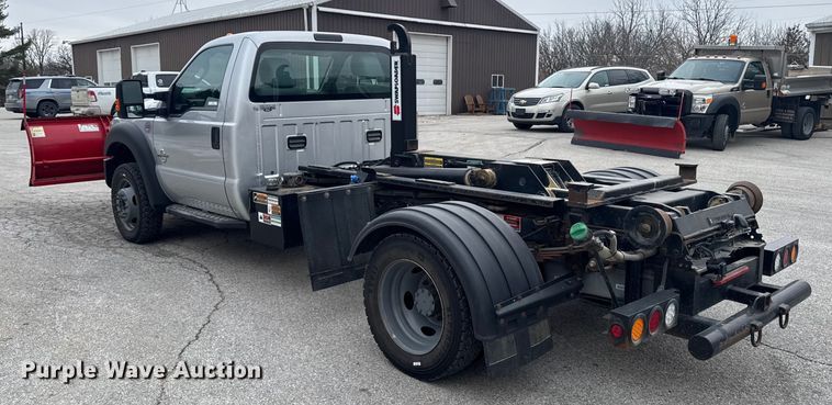 image for item OE9529 2016 Ford F550 Super Duty hook lift truck